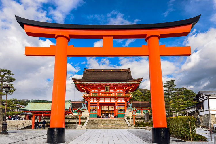 Fushimi Inari Shrine - shutterstock_281364698.jpg